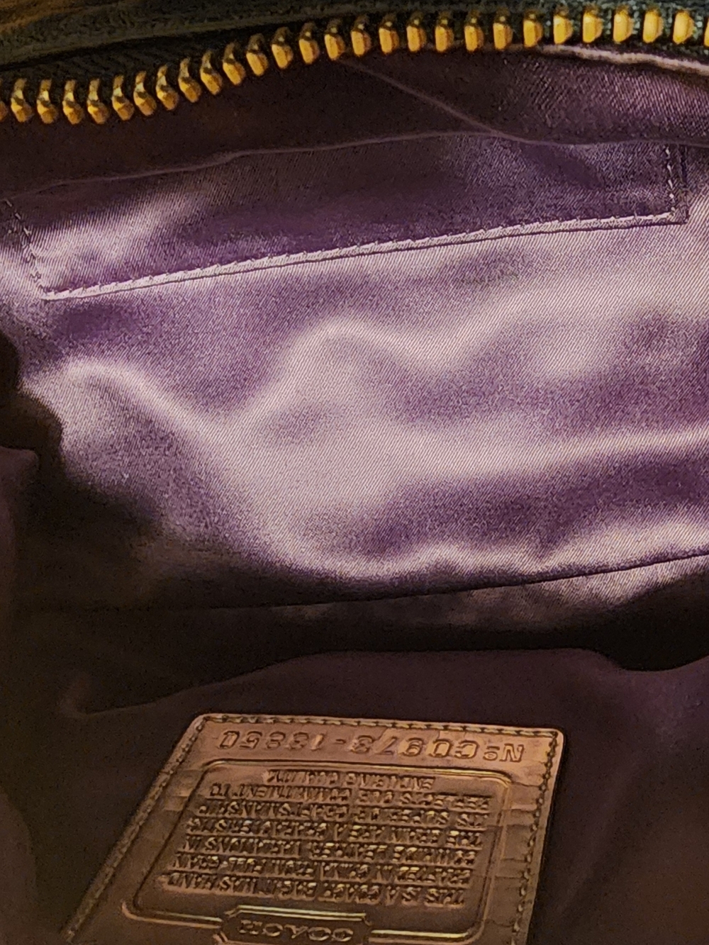 Coach Poppy two-way leather crossbody bag featuring gold-tone hardware - Picture 16 of 16